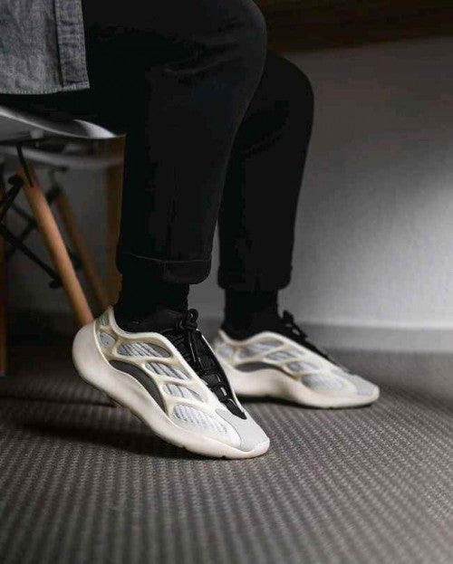 Adidaass. Yeezy 700 V3 Azael