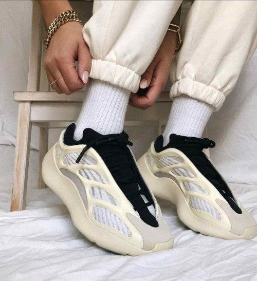 Adidaass. Yeezy 700 V3 Azael