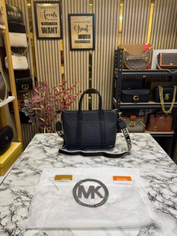 Michael Korrs Logo Signature Satchel Handbag With Dust Bag (Black) (V-24002)