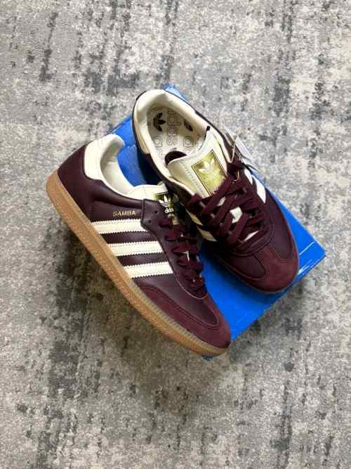 Adidaass Samba OG Maroon for her fix