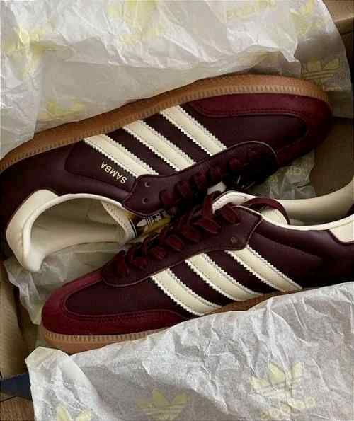 Adidaass Samba OG Maroon for her fix