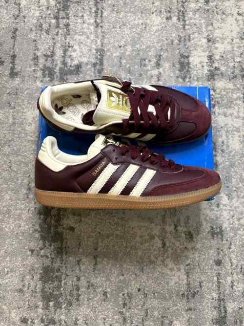 Adidaass Samba OG Maroon for her fix