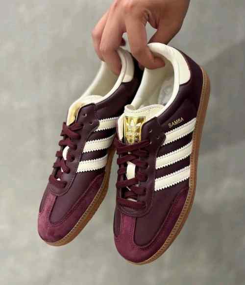 Adidaass Samba OG Maroon for her fix