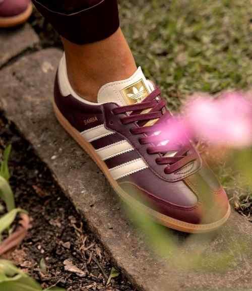 Adidaass Samba OG Maroon for her fix