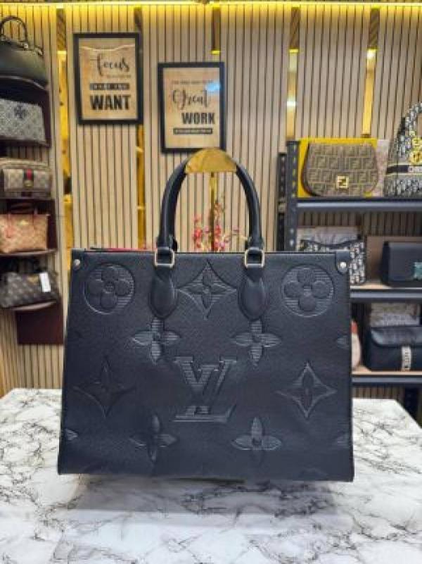 Louiis vuitton premium onthego with dust bag (black)