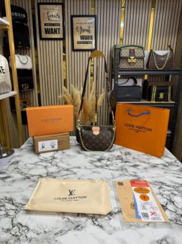 louiis vuitton pochette with double box and dust bag including carry bag (brown-m44840)