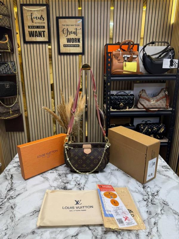 Louiis Vuitton pochette with double box and dust bag including carry bag (pink m44840)