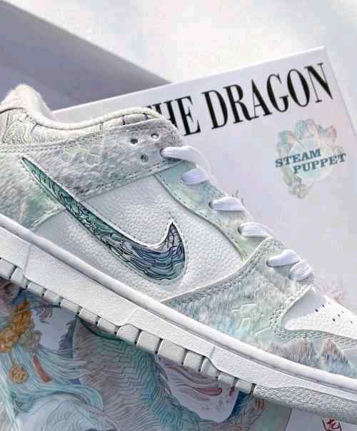 Nikkee Sb Dunk Year Of The Dragon Steam Puppet WITH ORIGINAL BOX