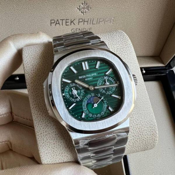 Pate_ek philippe Nautilus Chronograph silver Green
