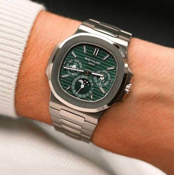 Pate_ek philippe Nautilus Chronograph silver Green