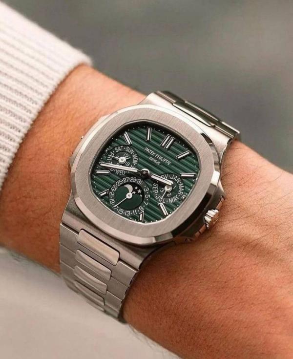 Pate_ek philippe Nautilus Chronograph silver Green