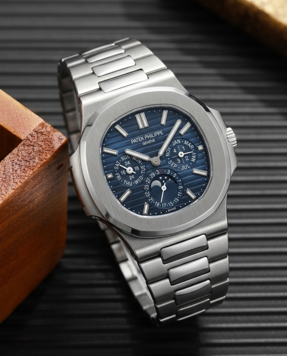 Pate_ek philippe Nautilus Chronograph silver blue