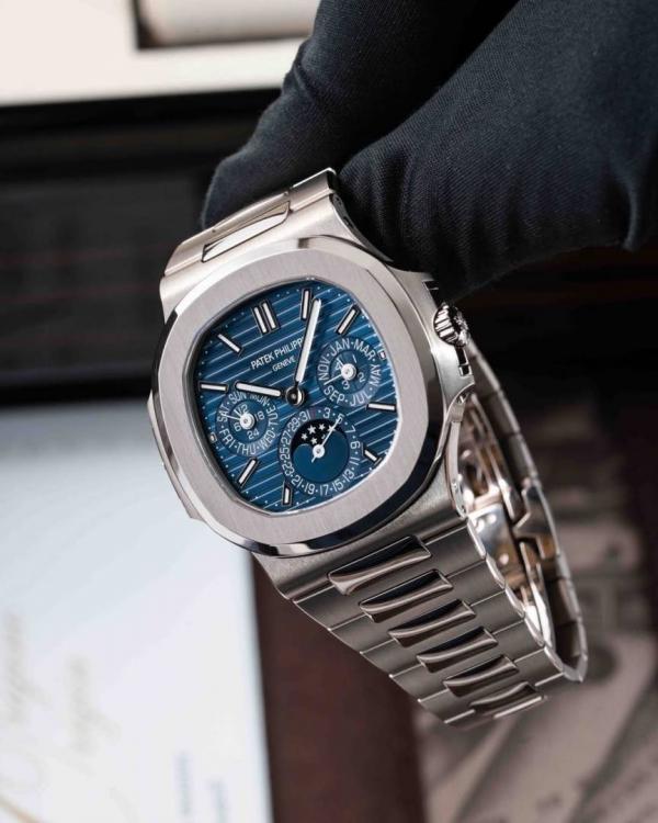 Pate_ek philippe Nautilus Chronograph silver blue