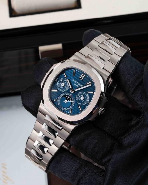 Pate_ek philippe Nautilus Chronograph silver blue
