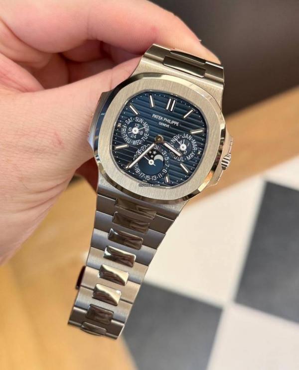 Pate_ek philippe Nautilus Chronograph silver blue