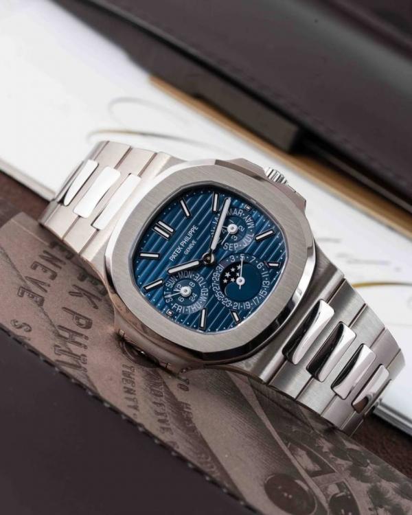 Pate_ek philippe Nautilus Chronograph silver blue