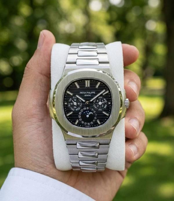 Pate_ek philippe Nautilus Chronograph silver Black