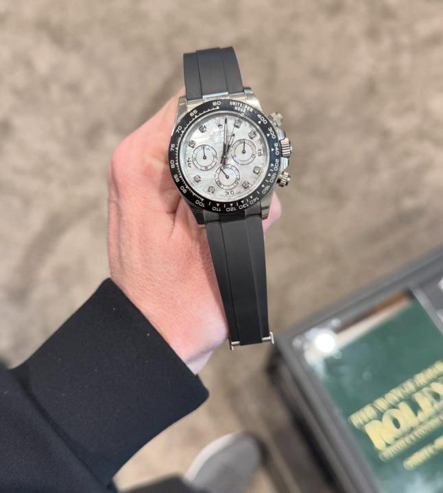 Roleex Cosmograph Daytona chronograph Black Rubber Strap White Dial