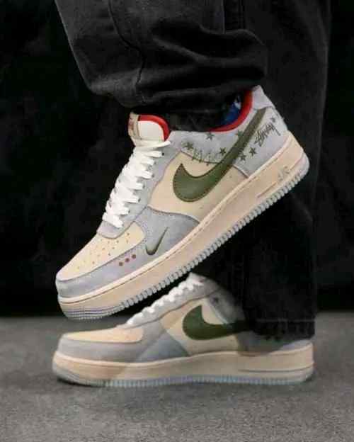 Nikkee AirForce 1 X Stussy Grey Red