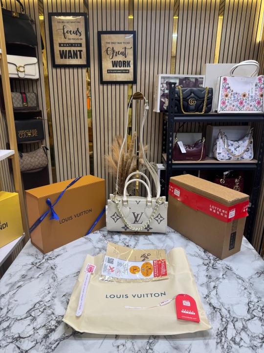 Loui Vuitton OnTheGo East West Bi-Color Monogram Handbag With Double Box Packaging (White)
