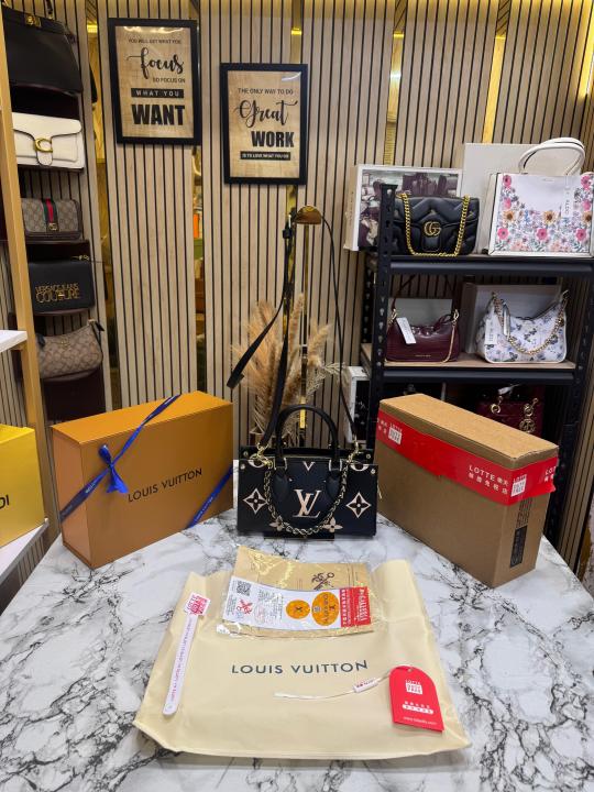 Loui Vuitton OnTheGo East West Bi-color Monogram Handbag With Double Box Packaging (Black-White) (43812)