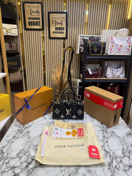 Loui Vuitton OnTheGo East West Bi-color Monogram Handbag With Double Box Packaging (Black-White) (43812)