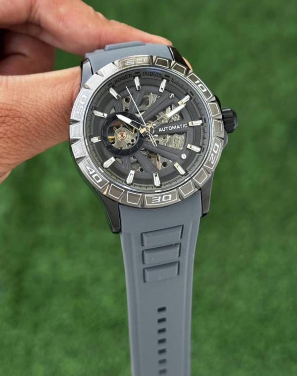 Roger Dubuis Skeleton Automatic ( Back open )
