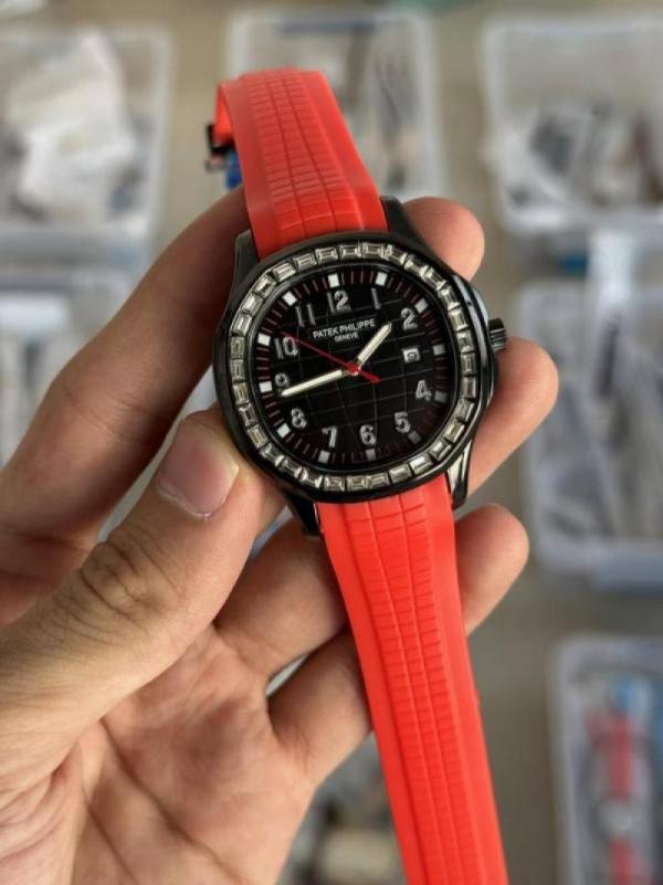 Patek Philipp Quartz Nautilus Red Black
