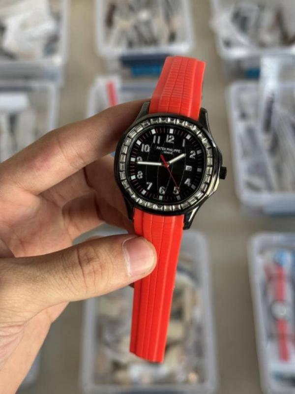 Patek Philipp Quartz Nautilus Red Black