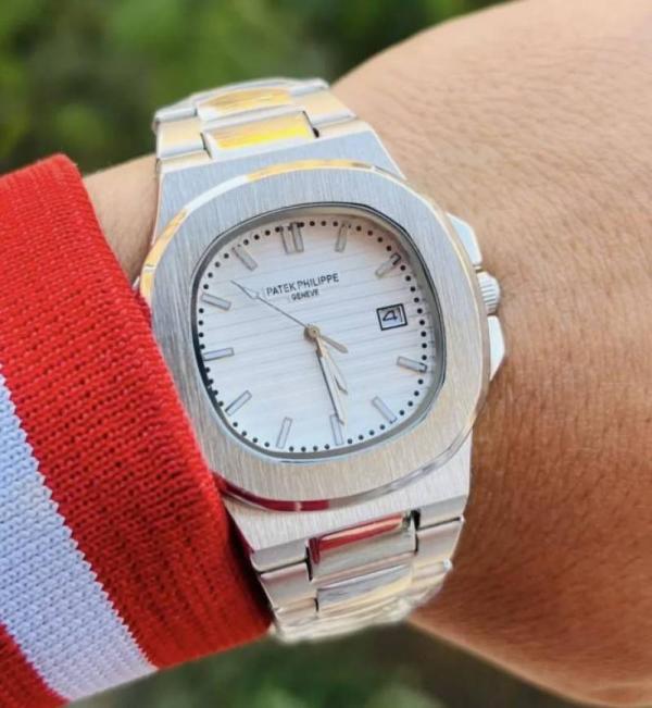 Patek Philipp Nautilus Quartz (Silver White)
