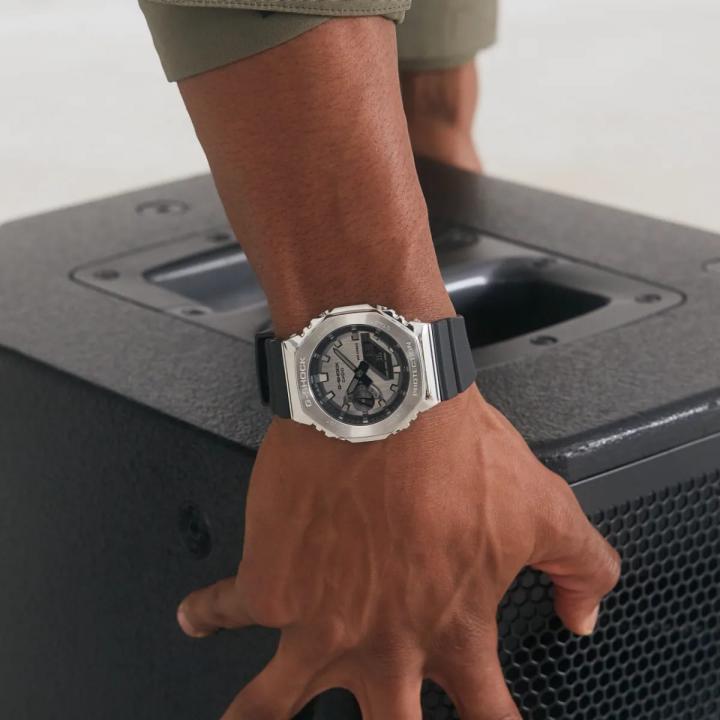 Casio g shock gm2100 black silver Black
