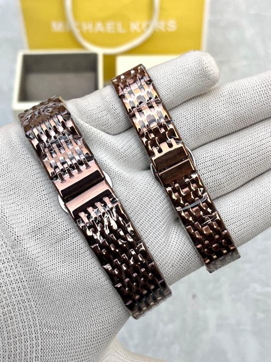 Citizen classic couple