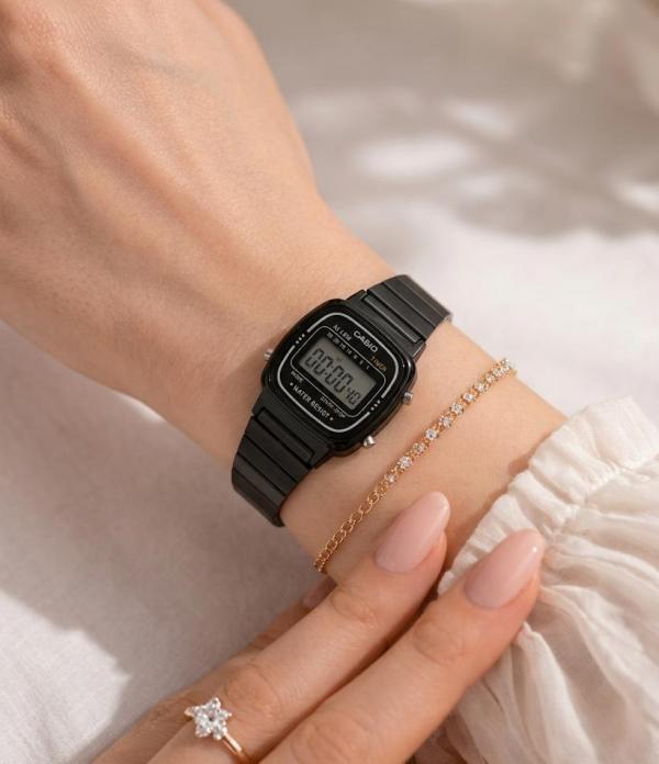 Casio womens mini vintage 982