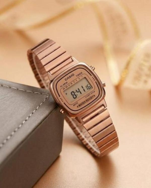 Casio womens mini vintage 983