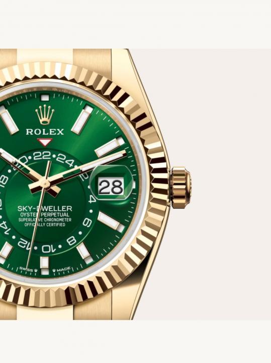 Roleex Sky-Dweller 42mm Yellow Gold Chain Green Dial