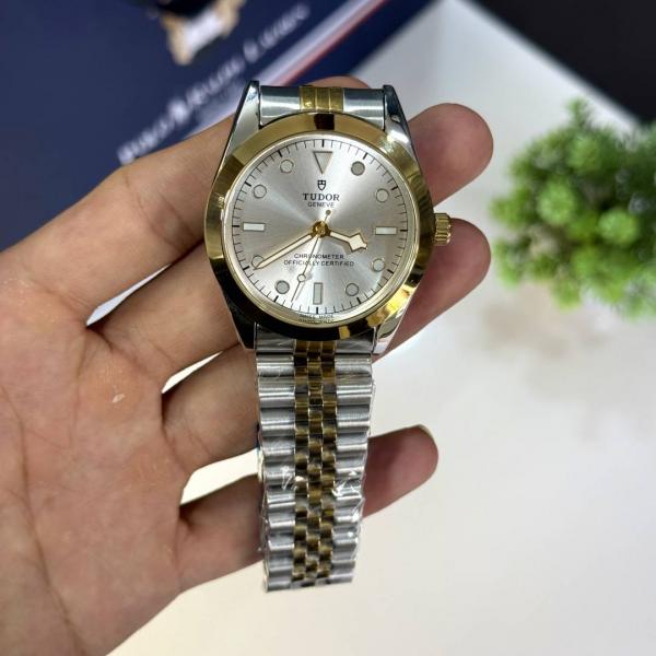 Tudor Black bay Mens Quartz Analog watch