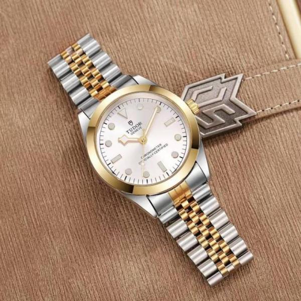 Tudor Black bay Mens Quartz Analog watch