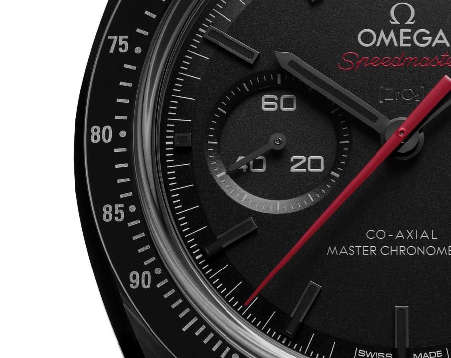 Omegg_a Speedmaster Dark Side of the Moon black white Red niddle