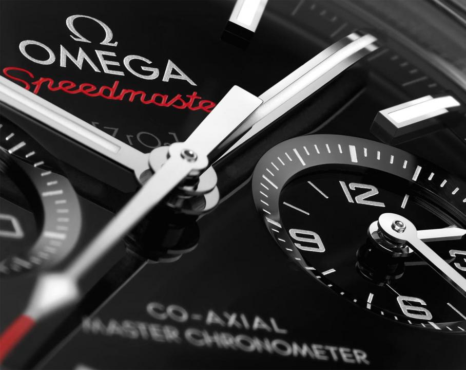Omegg_a Speedmaster Dark Side of the Moon black white white niddle
