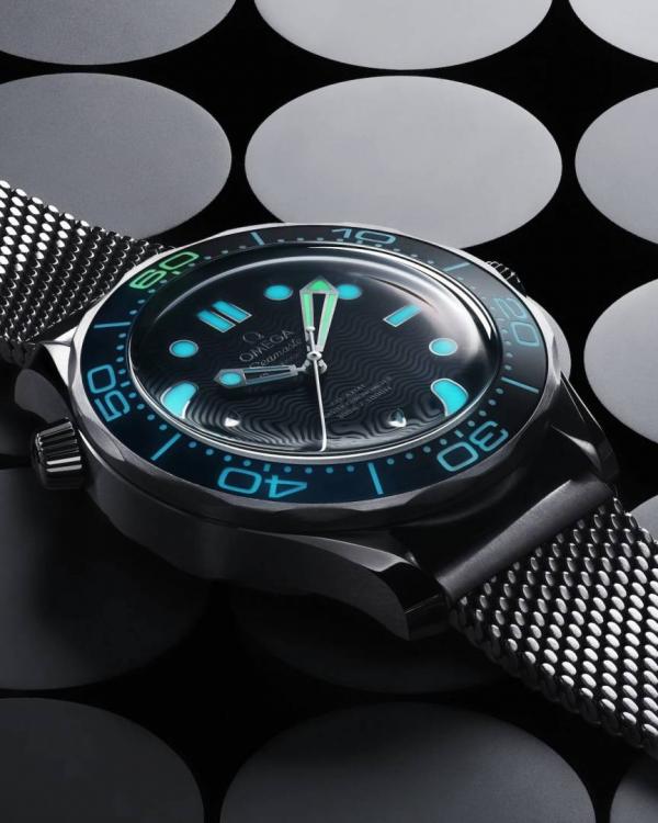 Omegg_a Seamaster Diver 300 Automatic silver blue
