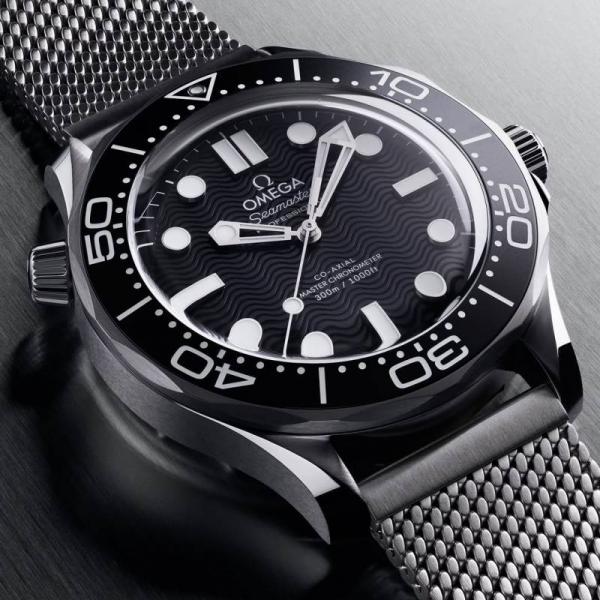 Omegg_a Seamaster Diver 300 Automatic silver Black white niddle