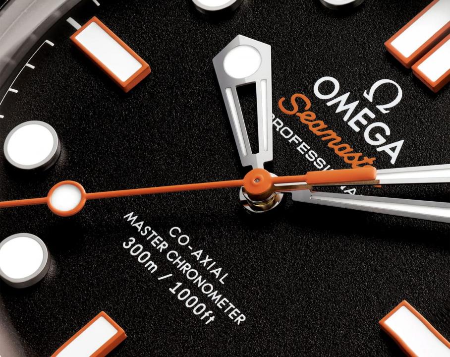 Omegg_a Seamaster Diver 300 Automatic silver Black orange niddle
