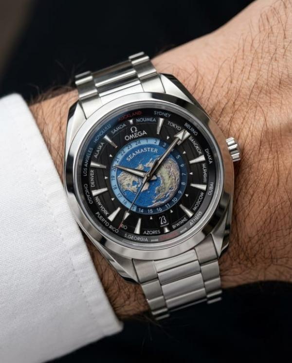 Omegga Seamaster Mens Aqua Terra Shades 150M 43 Boue Dial