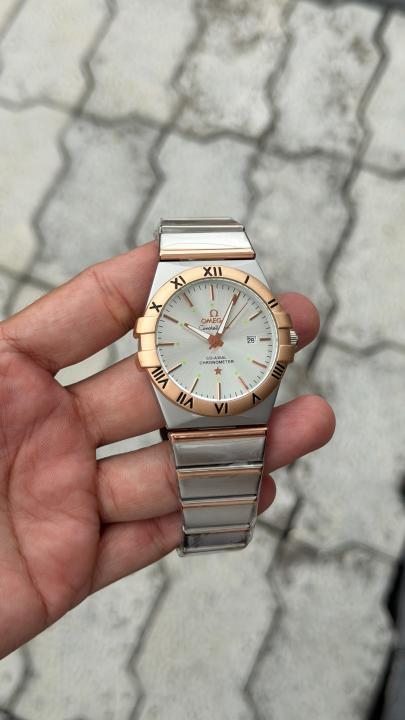 Omegg_a co-AXIal chronometer
