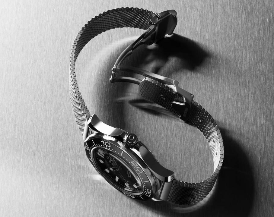 Omegg_a Seamaster Diver 300 Automatic silver Black white niddle
