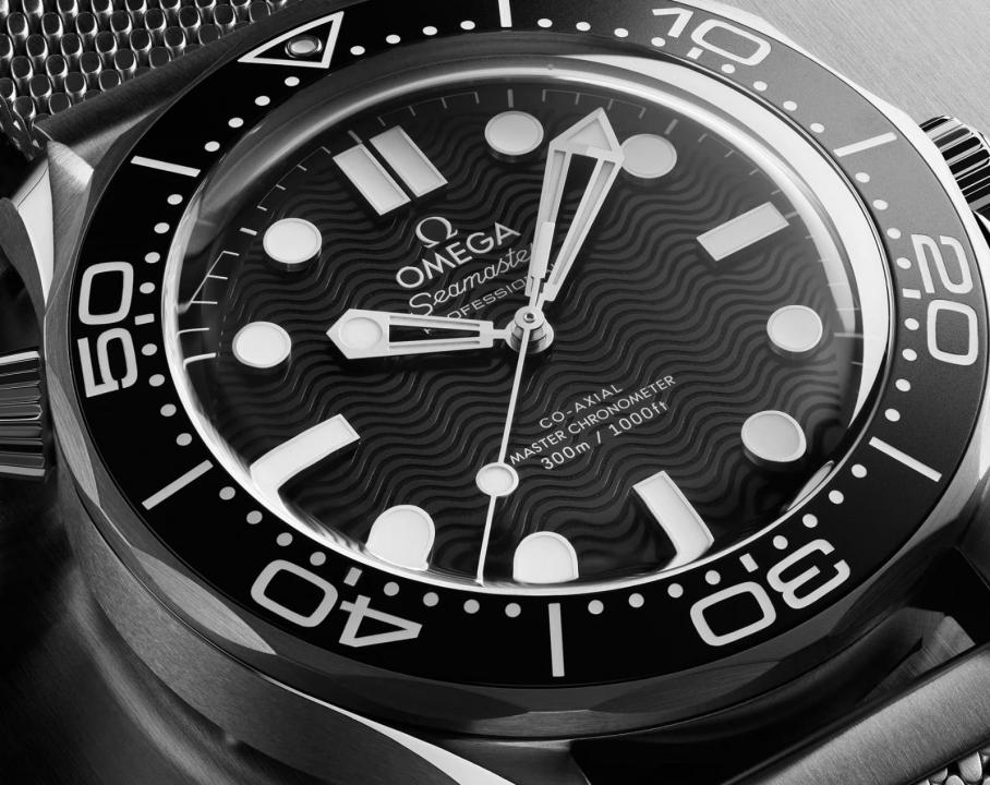 Omegg_a Seamaster Diver 300 Automatic silver Black white niddle