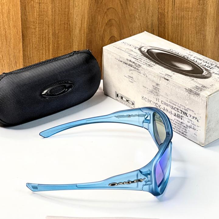 Oakle 825 matt blue mercury