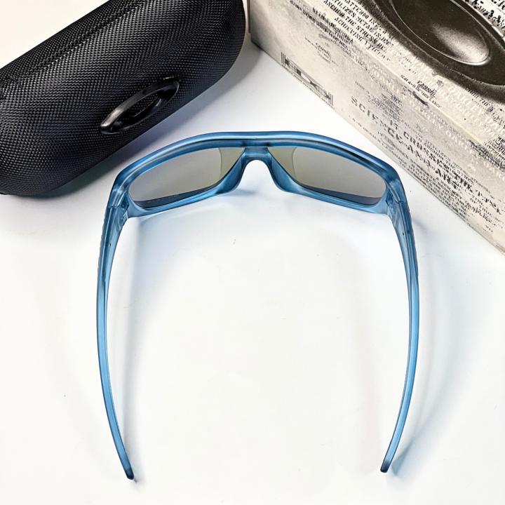 Oakle 825 matt blue mercury