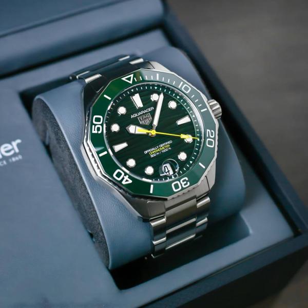 Tag_g Aquaracer Professional 200 Date Automatic Taitanum mate zik zake line silver green