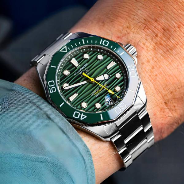 Tag_g Aquaracer Professional 200 Date Automatic Taitanum mate zik zake line silver green